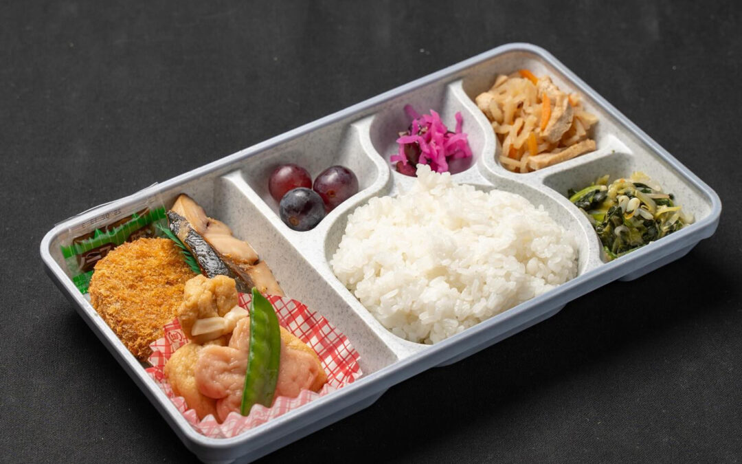 レディース弁当ご飯が170gになって果物が付きます♪